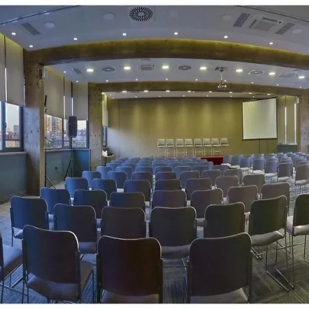 Готель Radisson Red 4*