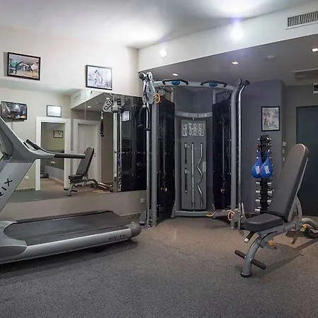 Готель Radisson Red Белград