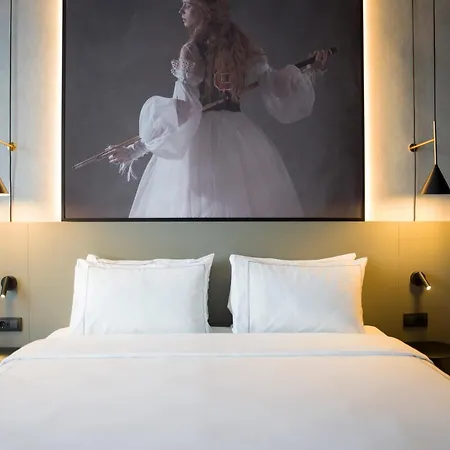 Готель Radisson Red