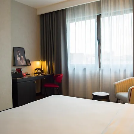 Готель Radisson Red Белград