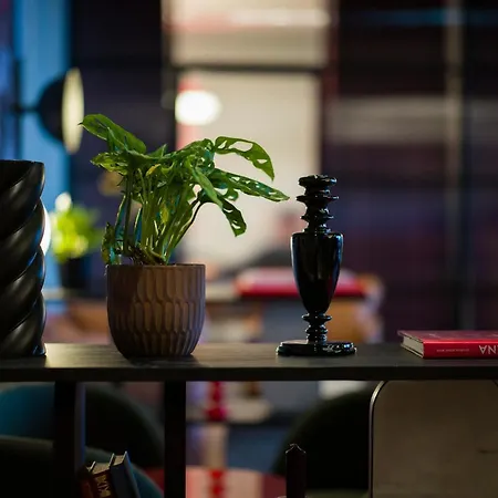 Готель Radisson Red 4*