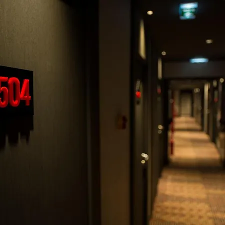 Готель Radisson Red