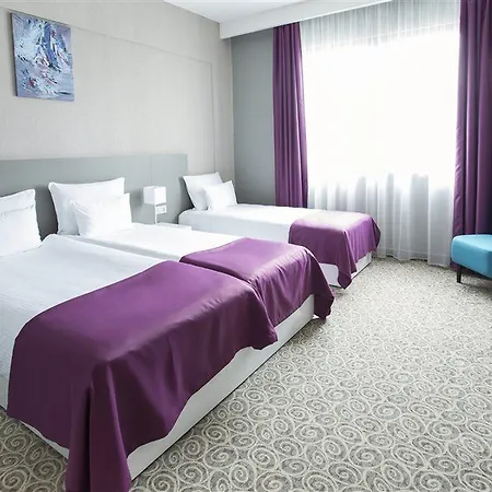 Готель Radisson Red 4*